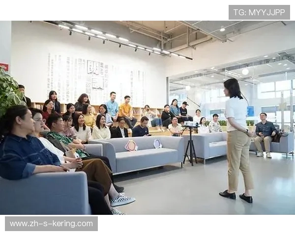 探讨现代足球俱乐部创新发展战略与社区文化深度融合路径研究实践